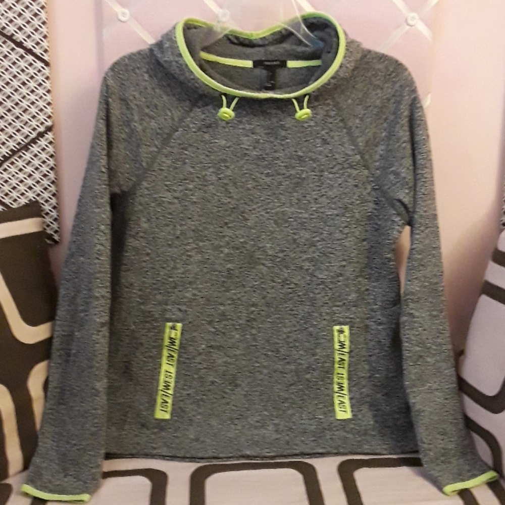 EUC Forever 21 Women's Long Sleeve Pocket Hoodie